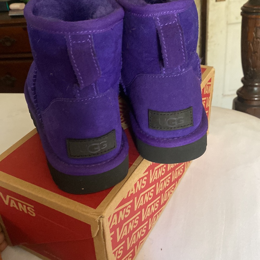 Purple uggs - Picture 2 of 4